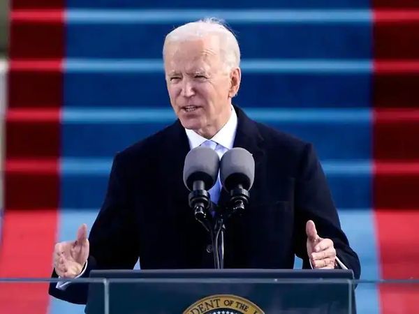 US imposes fresh sanctions on Russia