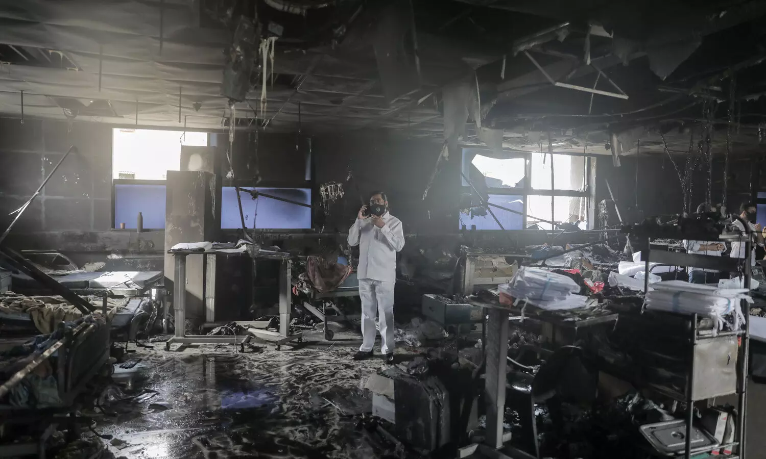 Massive fire kills 13 patients at Covid-19 hospital in Maharashtra