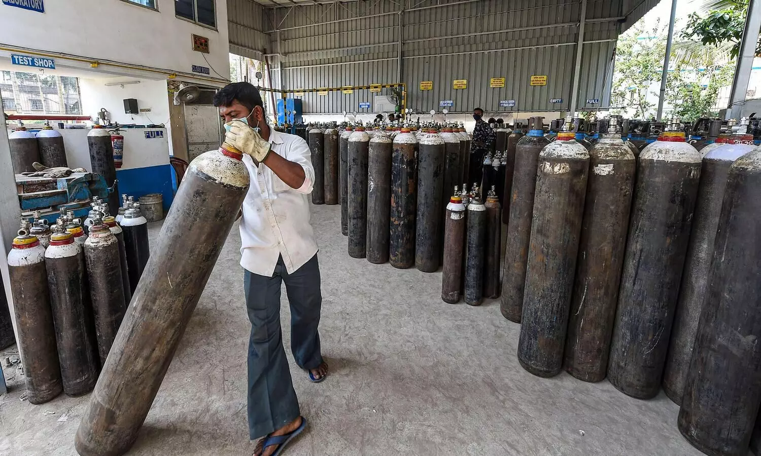 Will hang anyone blocking oxygen supply: High Court