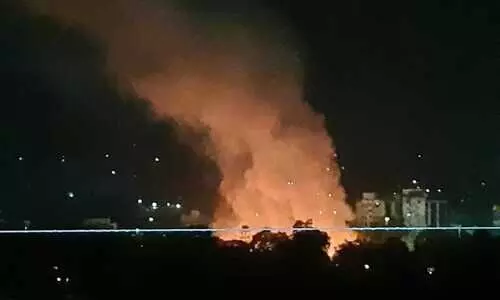 Massive fire breaks out in Bamunimaidan daily market