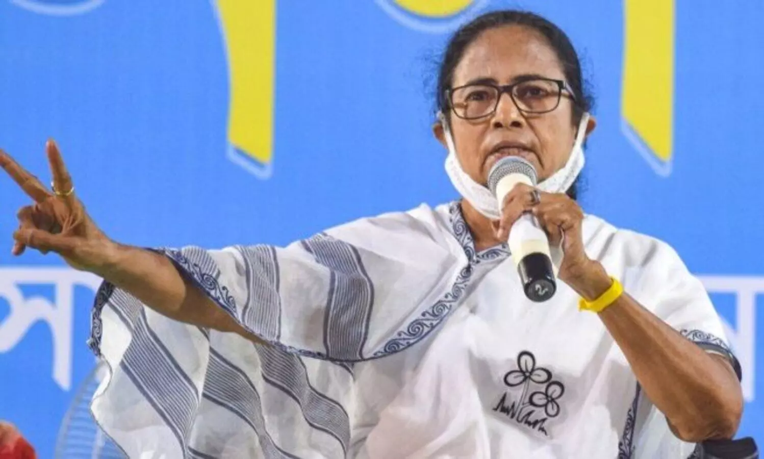 Mamata accuses Election Commission of directly helping BJP