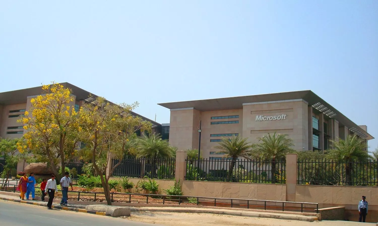 Microsoft provides 125 oxygen concentrators to Noida Authority