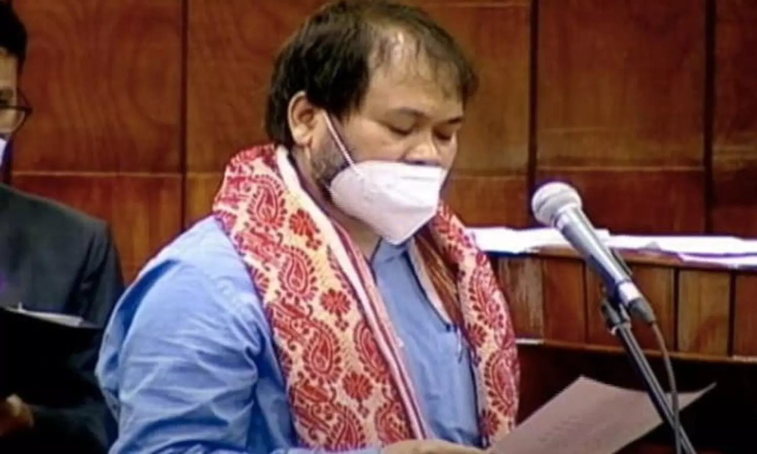 Jailed MLA  Akhil Gogoi turns into instant sensation at Assam Assembly oath session