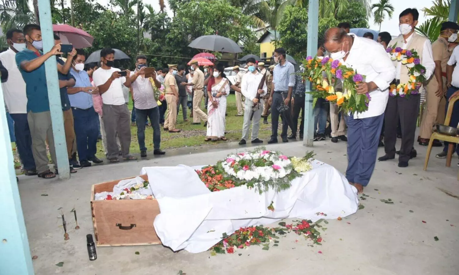Ministers Suklabaidya, Brahma visit residence of deceased MLA Majendra Narzary