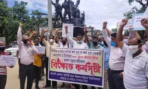 JACRU stages protest, demands CMs intervention to reopen closed paper mills, remit pending salaries