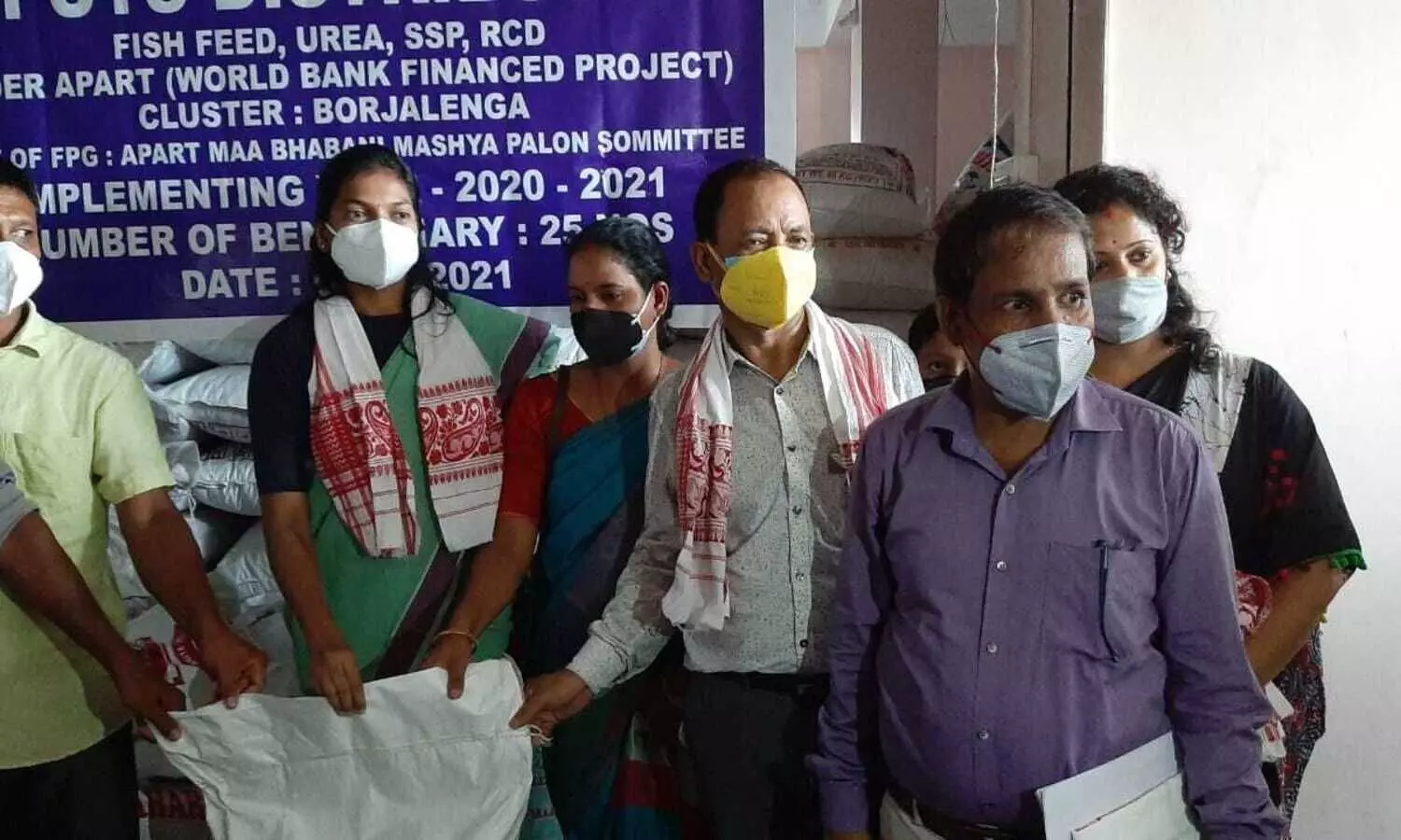 Fish feeds to farmers distributed in Cachar   