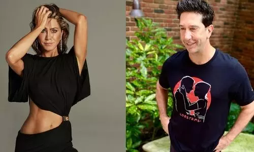 Is Jennifer Aniston dating Friends co-star David Schwimmer?