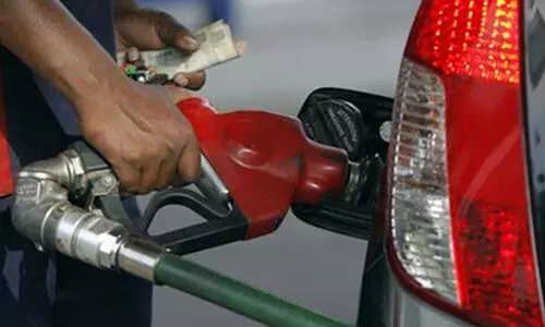 OMCs finally cut petrol price by 15-20 paise after 35 days
