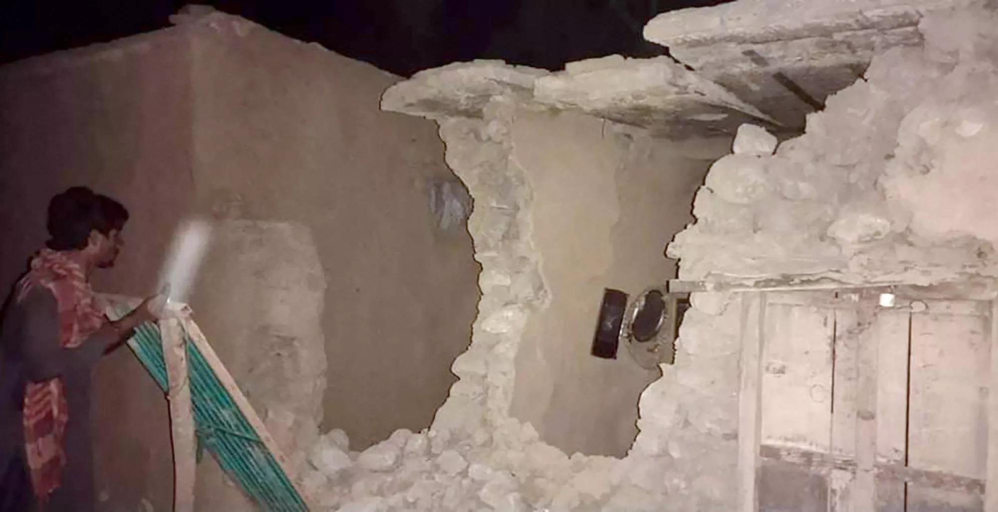 22 killed, over 300 injured in earthquake in Pakistans Balochistan province 22 killed, over 300 injured in earthquake in Pakistans Balochistan province