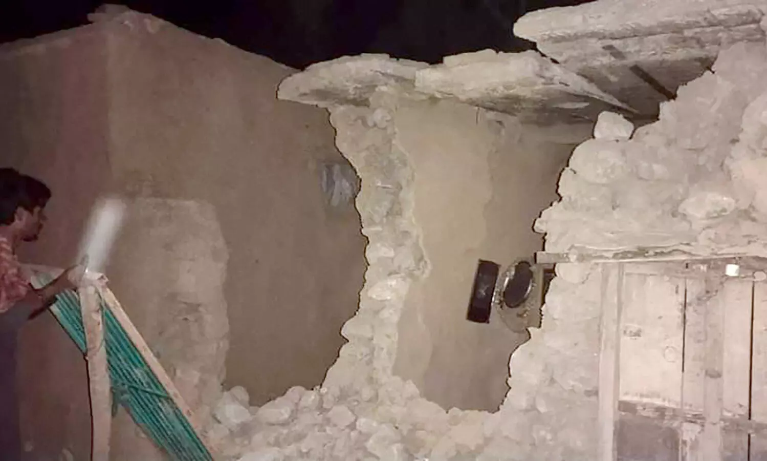 22 killed, over 300 injured in earthquake in Pakistans Balochistan province