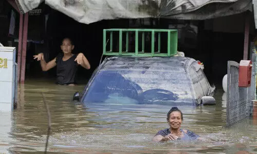 More than 200 dead after typhoon slams Philippines