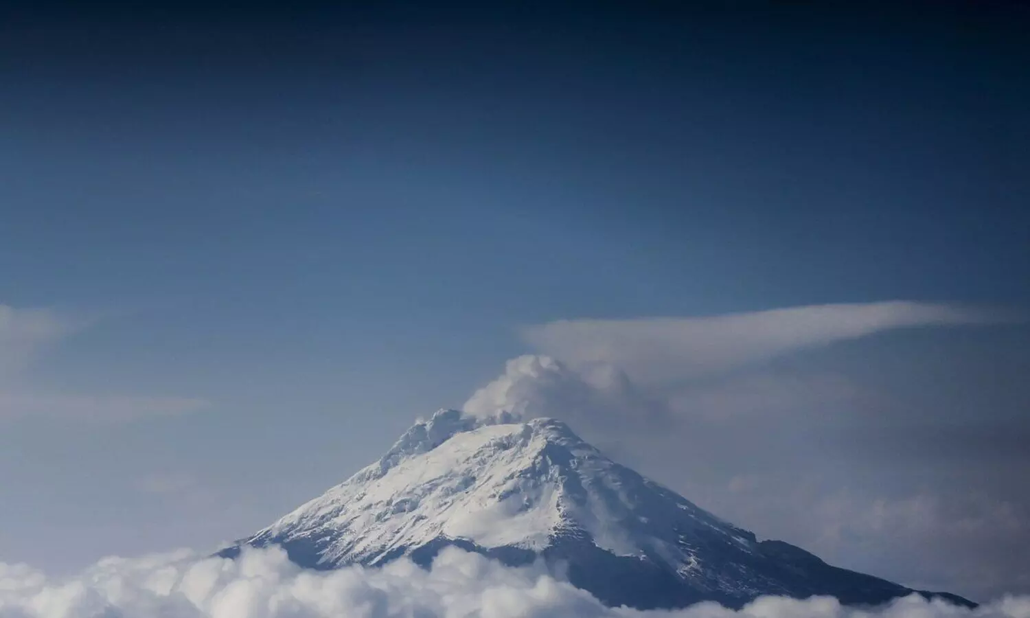 Smoke from volcano affects flights in Colombian capital