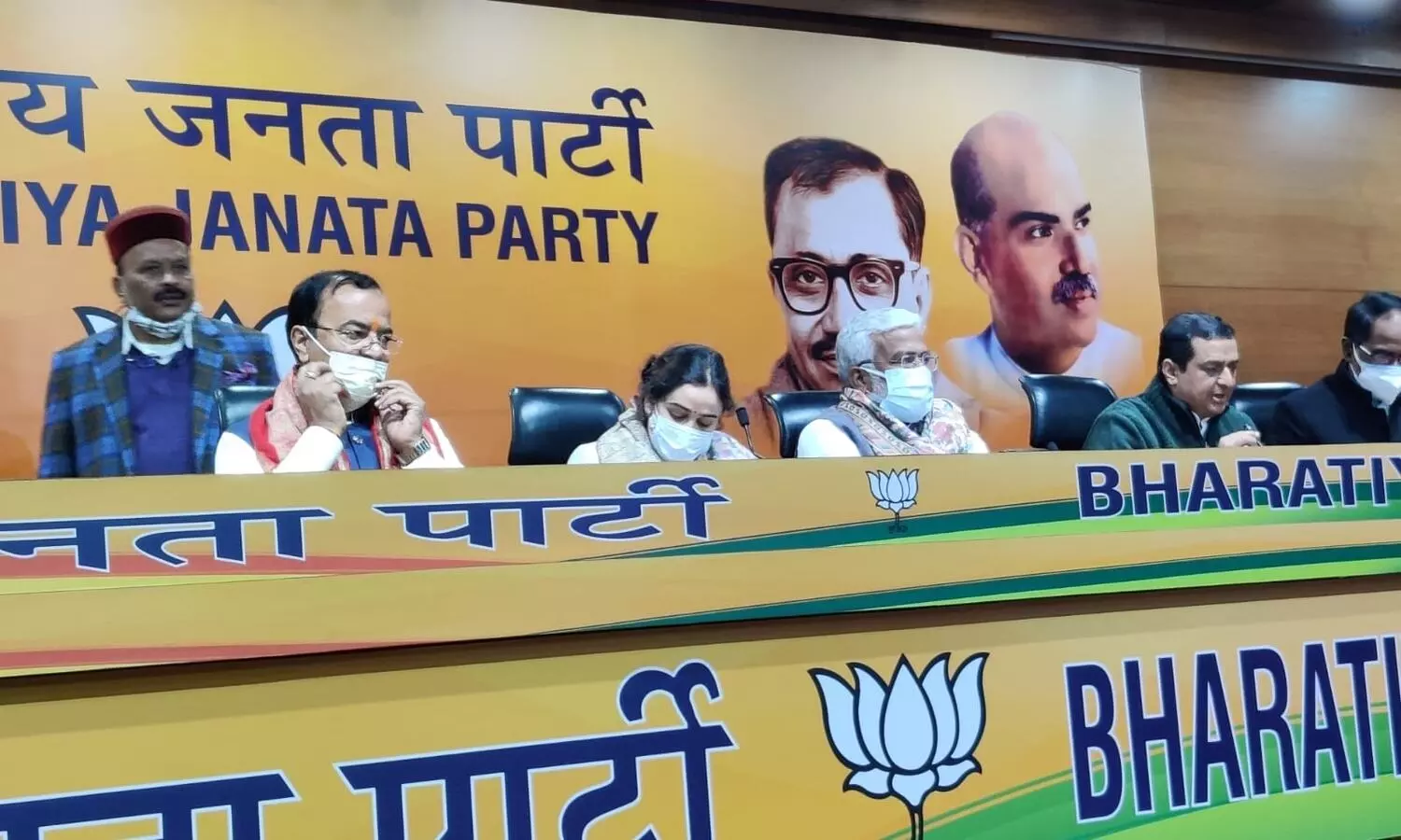 Mulayam Singhs daughter-in-law Aparna Yadav joins BJP