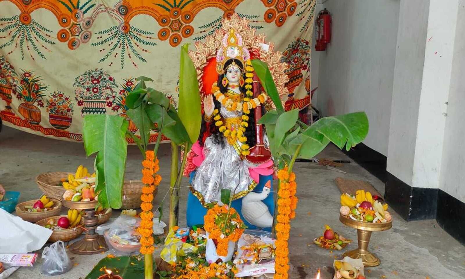 How to Worship Saraswati At Home