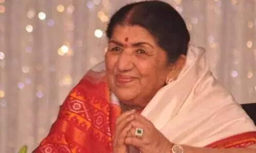 Singing legend Lata Mangeshkar passes away