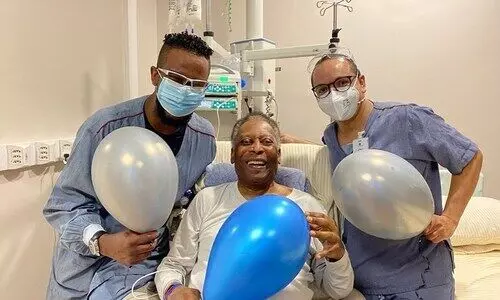 Pele to remain in hospital due to infection