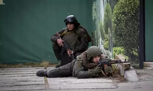 Street fighting begins in Kyiv; people urged to seek shelter