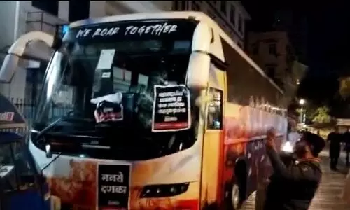 MNS activists damage IPL team bus in Mumbai