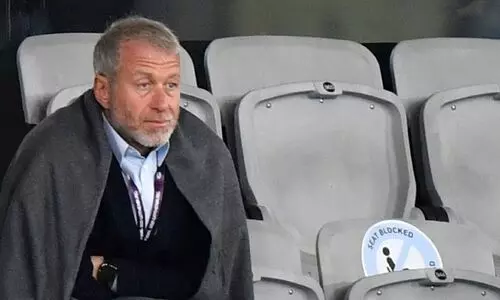 Chelsea owner Roman Abramovich suffers suspected poisoning