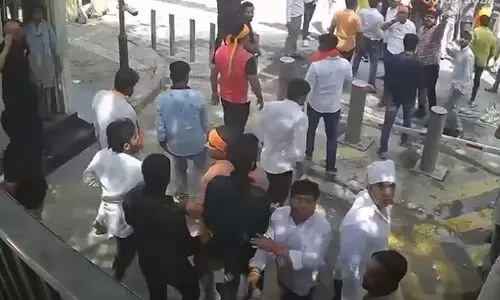 Eight arrested over vandalism outside Kejriwals house