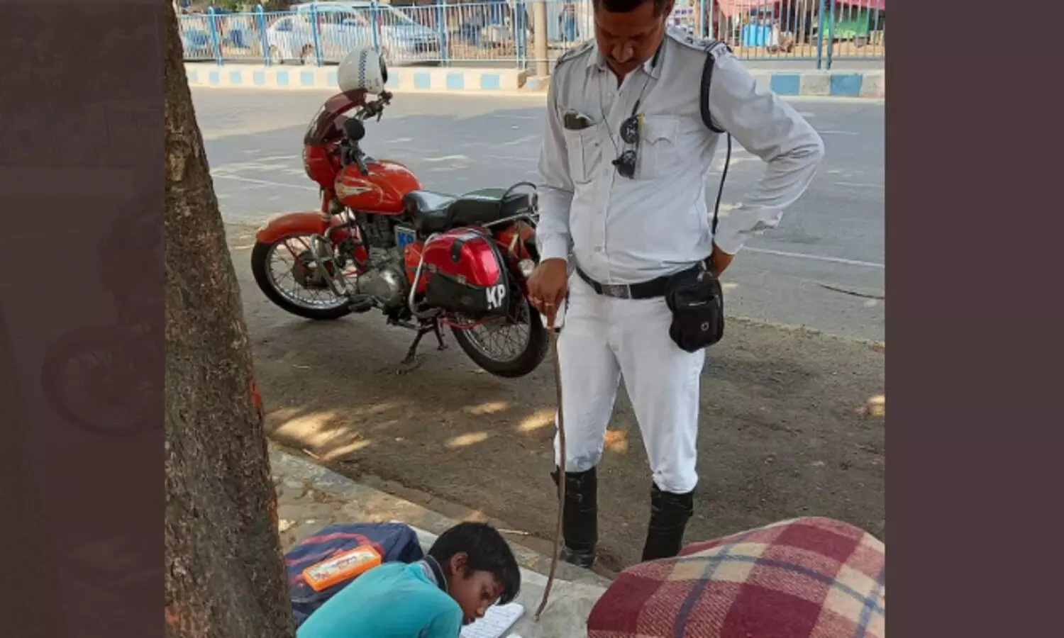 Kolkata traffic cop becomes part-time teacher for 8-year-old underprivileged child