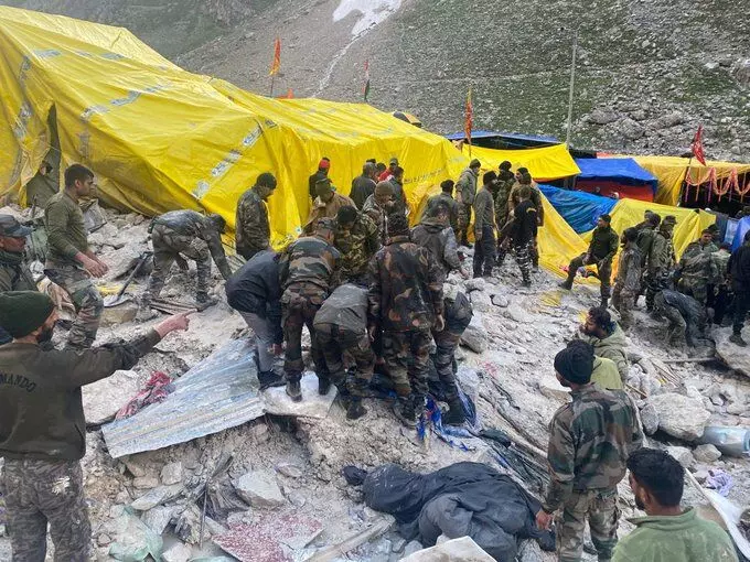 Amarnath Yatra temporarily suspended after 15 killed in cloudburst Amarnath Yatra temporarily suspended after 15 killed in cloudburst