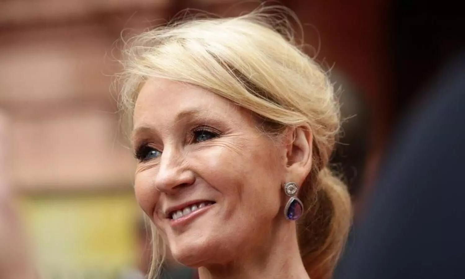 J K Rowling receives death threat over her tweet on Salman Rushdie attack