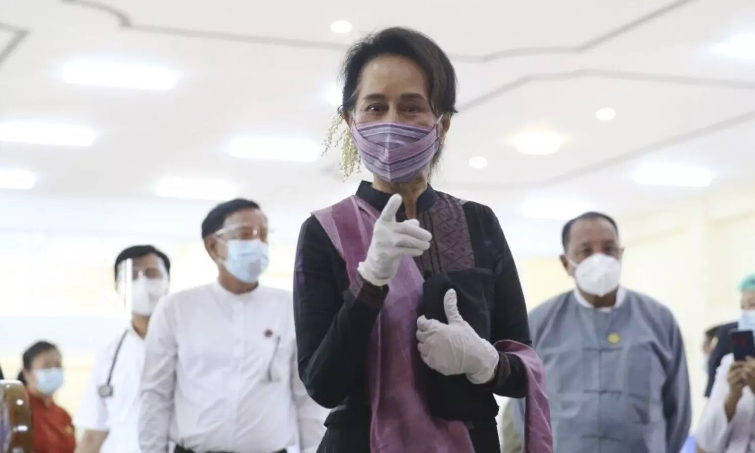 Aung San Suu Kyi given 6 more years in jail for corruption