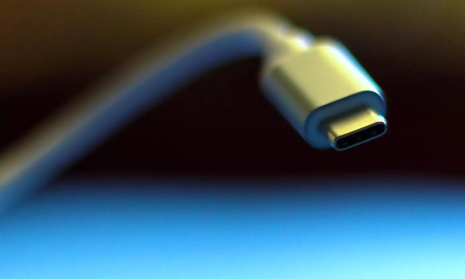 Centre to form panel to seek views on universal charger model