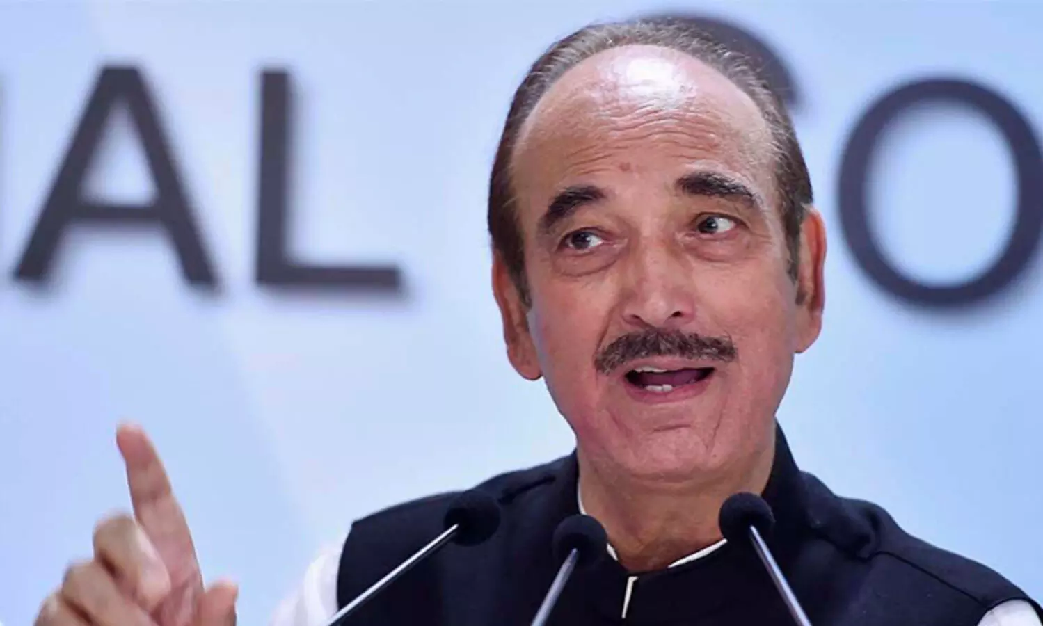 Ghulam Nabi Azad quit from Cong party positions, including primary membership