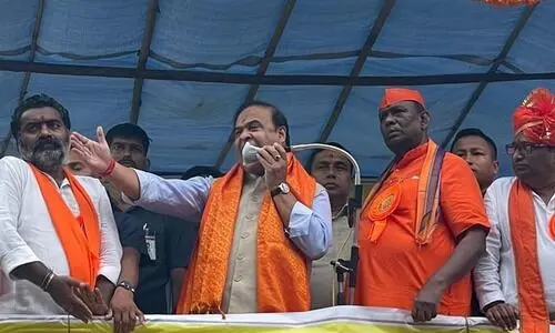 TRS leader confronts Assam CM at Hyderabad rally