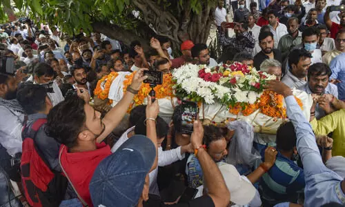 Comic-actor Raju Srivastava cremated in Delhi