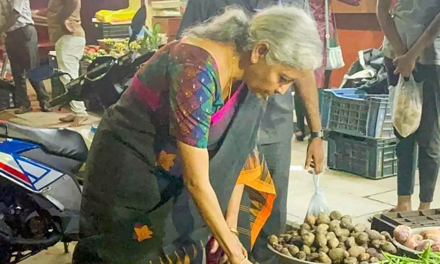 Finance Ministers video of buying vegetables evokes mixed reactions