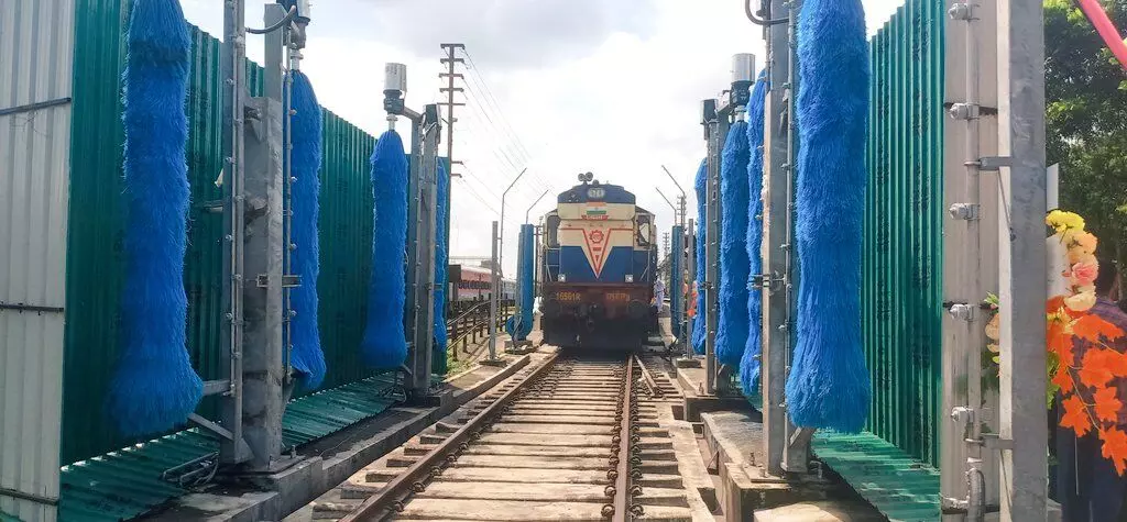 Guwahati: Speeding train kills man in Azara Guwahati: Speeding train kills man in Azara