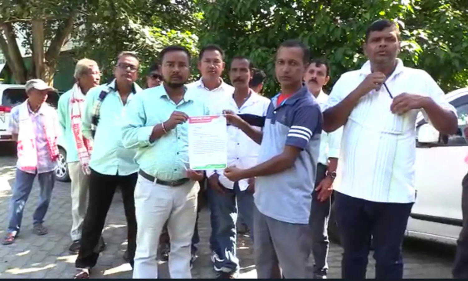 Assam TMC submits memorandum to Governor against massive price rise