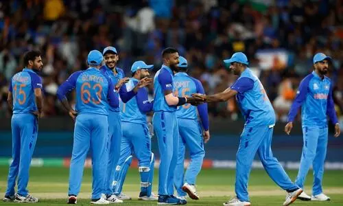India beat Zimbabwe by 71 runs, to face England in semifinals