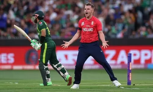 England restrict Pakistan to 137/8 in T20 World Cup final