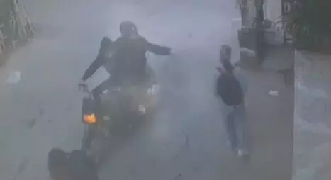 WATCH: Acid flung on girl on way to school in Delhi; 3 held WATCH: Acid flung on girl on way to school in Delhi; 3 held