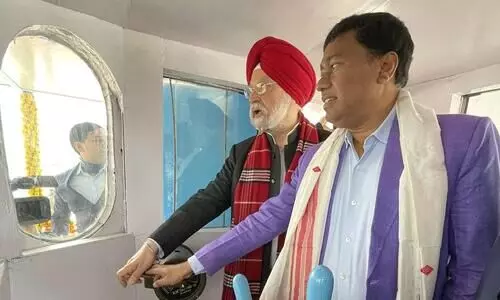 Guwahati: Union minister Hardeep Singh Puri flags off carbon cruise