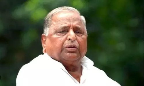 Mulayam, SM Krishna, Zakir Hussain, Kumar Mangalam Birla get Padma awards