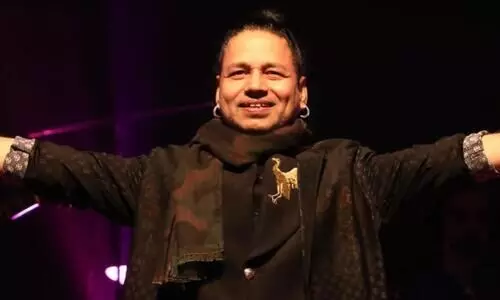 Two youths detained for throwing bottles at Kailash Kher in Ktaka