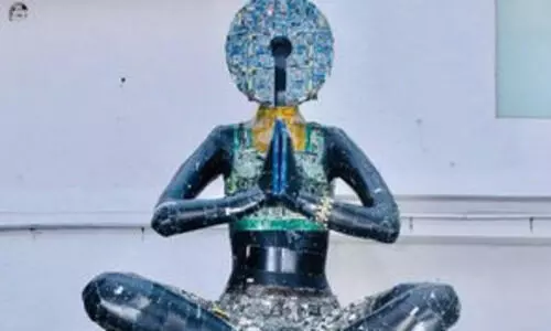 Artist Recycles E-waste from Banks into 10-ft-tall Statue