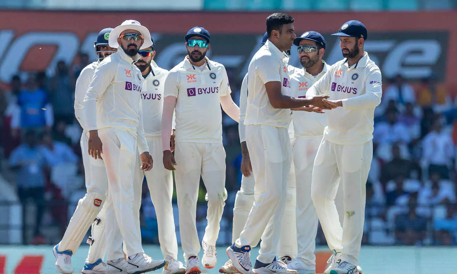 India thrash Australia in first Test to go 1-0 up in 4-match series