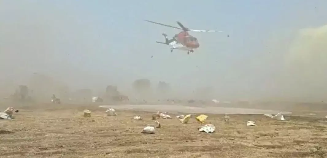 Plastic bags come flying, Yediyurappas chopper faces landing issues in Ktaka Plastic bags come flying, Yediyurappas chopper faces landing issues in Ktaka