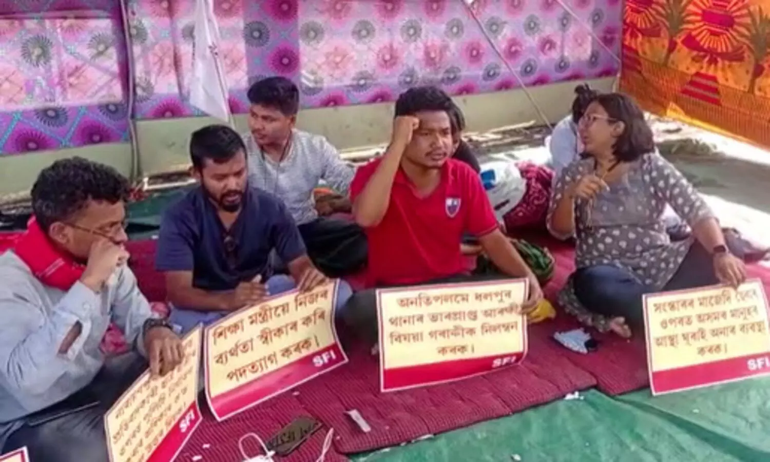 Guwahati: Students Federation of India continue hunger strike against SEBA
