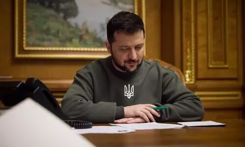 Japanese student dresses like Zelensky for graduation ceremony