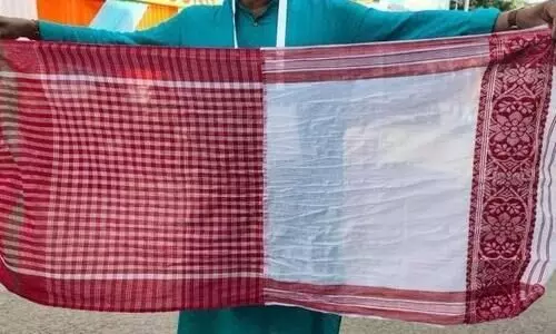 Literary body apologises for hurting sentiments with its Assamese-Bengali gamosa