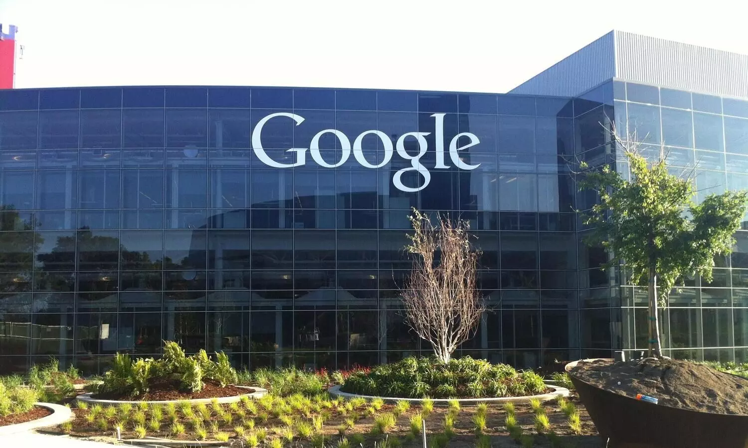 NCLAT upholds CCIs ₹1,337 crore penalty on Google