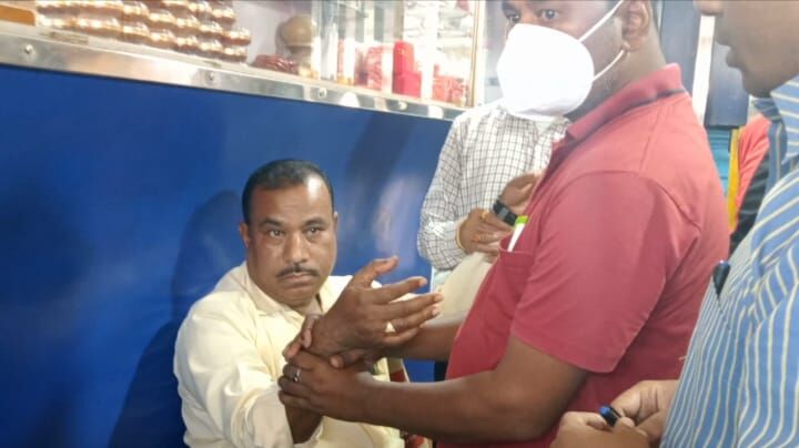 Govt Employee Caught Red Handed While Taking Bribe In Biswanth Chariali 0190