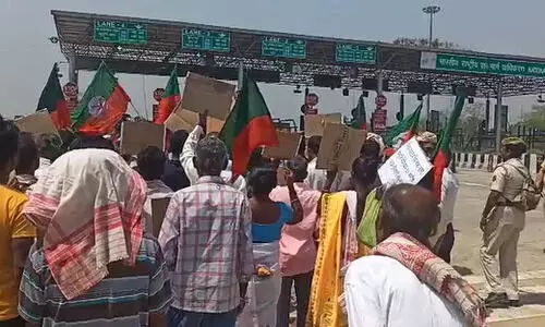 KMSS members hold protest at Raha toll plaza